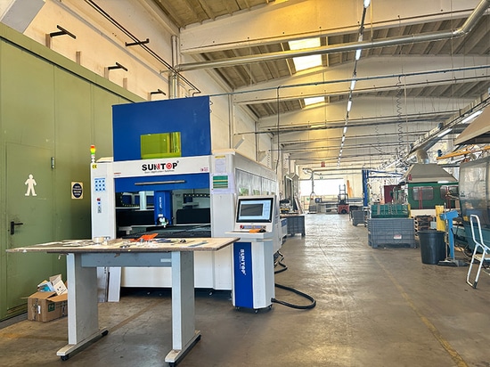 Italienischer Kunde kauft erneut eine Laserschneidmaschine und absolviert erfolgreich eine Schulung