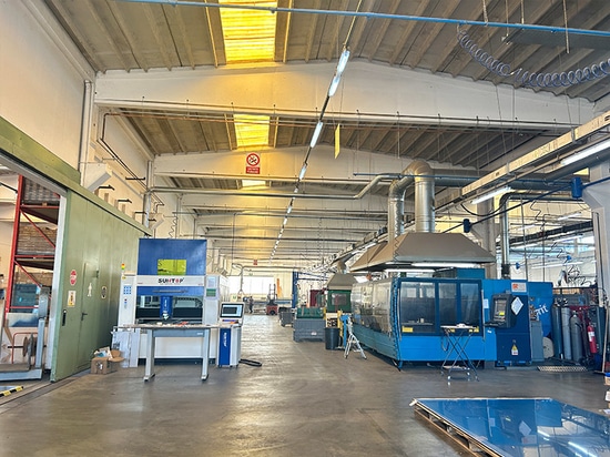 Italienischer Kunde kauft erneut eine Laserschneidmaschine und absolviert erfolgreich eine Schulung