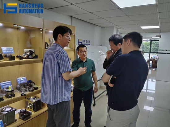 Koreanische Kundendelegation besuchte die Automatisierung von Hansheng, um eine eingehende Untersuchung des Kerngeschäfts der Präzisionsherstellung zu erhalten