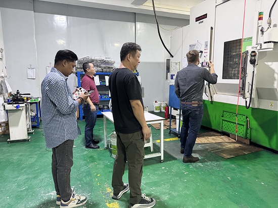 Brasilianische Kunden besuchten Hansheng Automation zur Inspektion und zum Austausch und überzeugten sich von den Stärken der hochpräzisen Fertigung