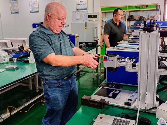 Wir heißen amerikanische Kunden in unserem Unternehmen für Besuche vor Ort und Geschäftsverhandlungen herzlich willkommen