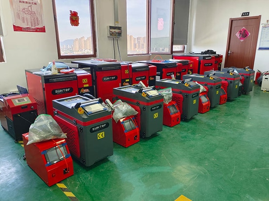 Kundenspezifische Laserschweißmaschine für spanischen Kunden erfolgreich installiert und getestet, bereit zum Versand!