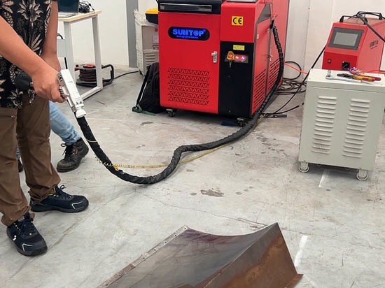 Indonesischer Kunde kauft Suntop 4-in-1 Handlaserschweißgerät