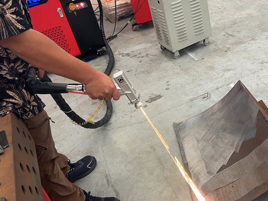 Indonesischer Kunde kauft Suntop 4-in-1 Handlaserschweißgerät