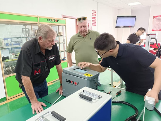 Südafrikanischer Kunde besucht das Werk von Suntop Laser und erhält großes Lob für die Leistung der Laserschweißmaschine