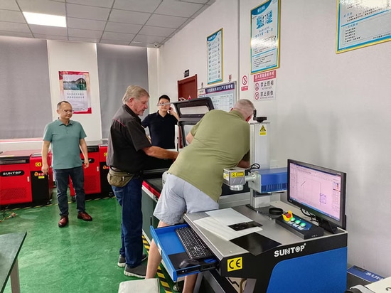 Südafrikanischer Kunde besucht das Werk von Suntop Laser und erhält großes Lob für die Leistung der Laserschweißmaschine