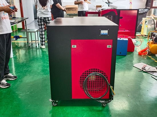 Italienischer Kunde kauft erfolgreich den Suntop 2000W Handlaserreiniger