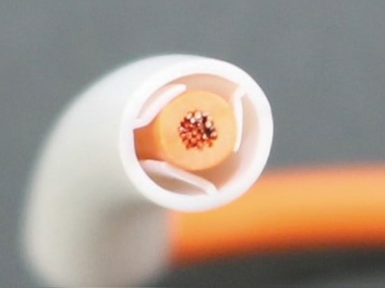 Grip Tube (patentiertes MAX-Material) ist in drei Größen erhältlich (1,9 mm x 2,1 mm, 2,5 mm x 2,7 mm und 3,2 mm x 3,7 mm). Es benötigt keine Heißluftpistole und lässt sich leicht vom Kabel entfernen.