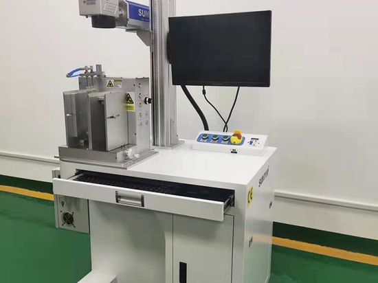 Kundenspezifische automatische Be- und Entlade-Laserbeschriftungsmaschine, montiert und versandfertig