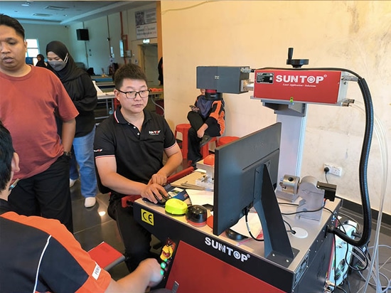 Suntop liefert 3D-UV-Laserbeschriftungsmaschine nach Malaysia zur Produktverbesserung