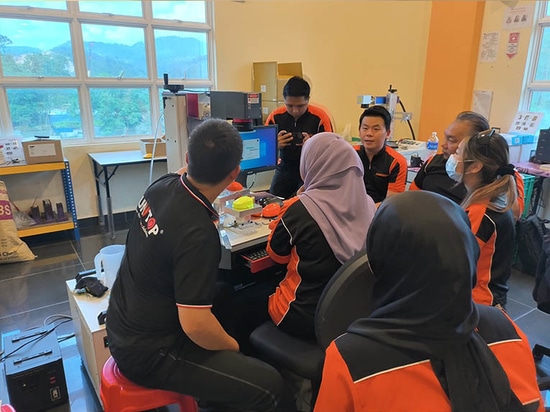 Suntop liefert 3D-UV-Laserbeschriftungsmaschine nach Malaysia zur Produktverbesserung
