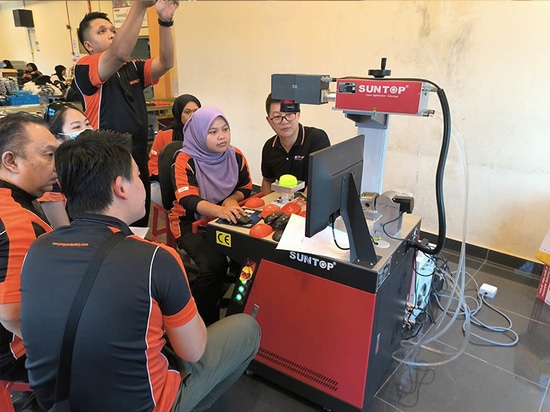 Suntop liefert 3D-UV-Laserbeschriftungsmaschine nach Malaysia zur Produktverbesserung
