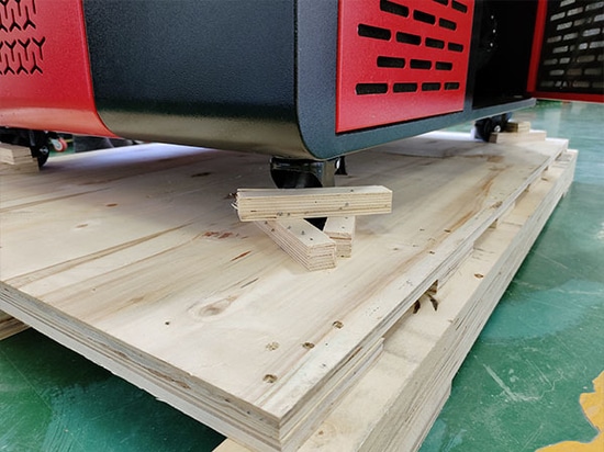 Maßgeschneiderte 3000-W-Handlaser-Reinigungsmaschine nach Italien geliefert!