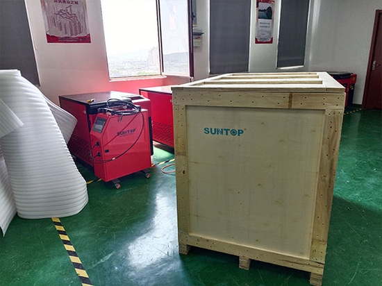 Maßgeschneiderte 3000-W-Handlaser-Reinigungsmaschine nach Italien geliefert!