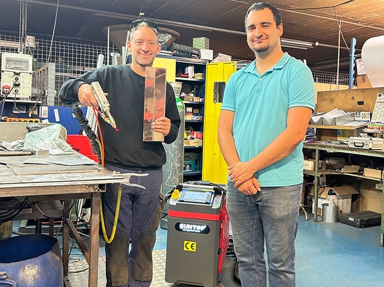 Suntop Engineers schult französischen Kunden erfolgreich im Umgang mit 1500-W-Laserschweißgerät und sorgt so für Zufriedenheit und zukünftige Zusammenarbeit!