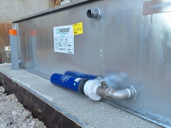 Schnelle Installation des ERT MODULO Rückhaltesystems von Sanergrid an einem elektrischen Transformator