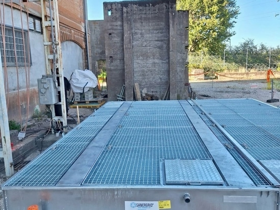 Schnelle Installation des ERT MODULO Rückhaltesystems von Sanergrid an einem elektrischen Transformator