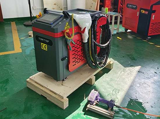 Suntop 1500W 4-in-1-Handlaserschweißgerät: Streng getestet und nach Italien geliefert