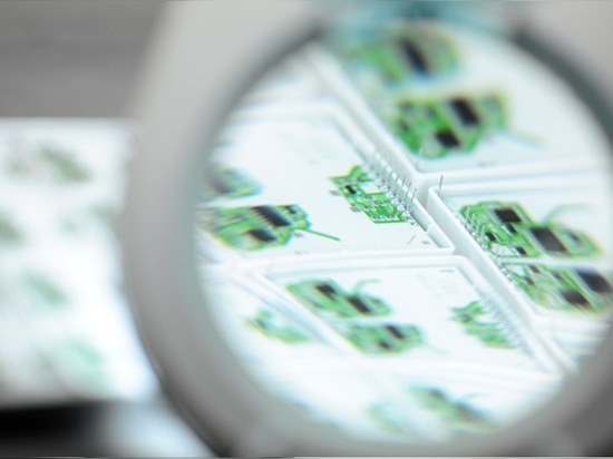 Geschwindigkeit und Präzision in der SMD-Bestückung von Micro-Hybrid