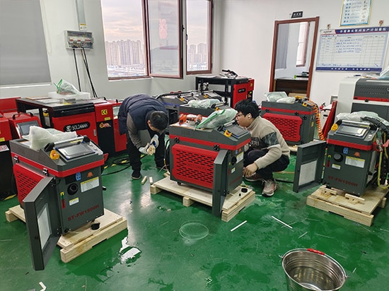 SUNTOP liefert erfolgreich 8 kundenspezifische 1500-W-Handlaserschweißgeräte an spanischen Kunden