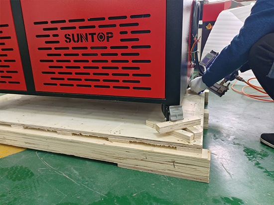 Italienischer Kunde arbeitet mit Suntop Laser zusammen und kauft erneut eine 3000-W-Handlaser-Reinigungsmaschine