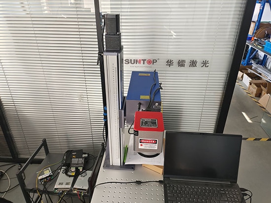 Maßgeschneiderte 10-W-UV-Laserbeschriftungsmaschine für italienischen Kunden ausgeliefert!