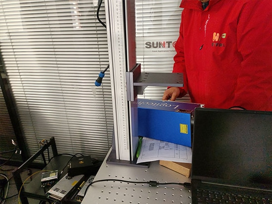 Maßgeschneiderte 10-W-UV-Laserbeschriftungsmaschine für italienischen Kunden ausgeliefert!