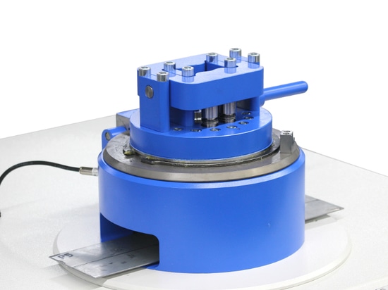 Automatischer Höhenausgleich zur elektrohydraulischen Tiefungs- und Tiefziehprüfmaschine Modell 142-20 Basic