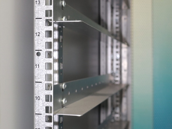Aufbau einer robusten physischen Grundlage für die intelligente Fertigung: TPS Standardisierte Industrieschränke