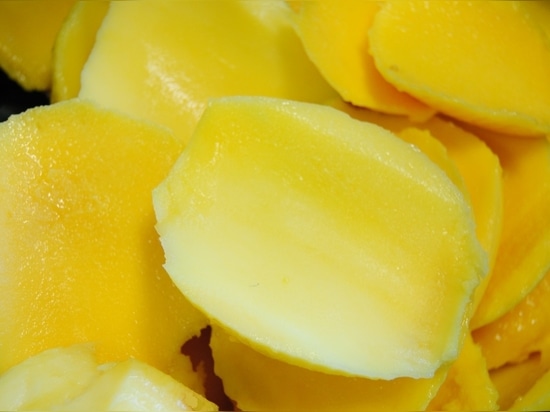 Entkernte Mangohälften
