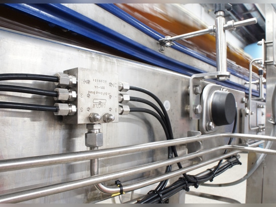In der Erdinger Brauerei – Nahaufnahme der Abfülllinie mit SSV‑Dosiergerät