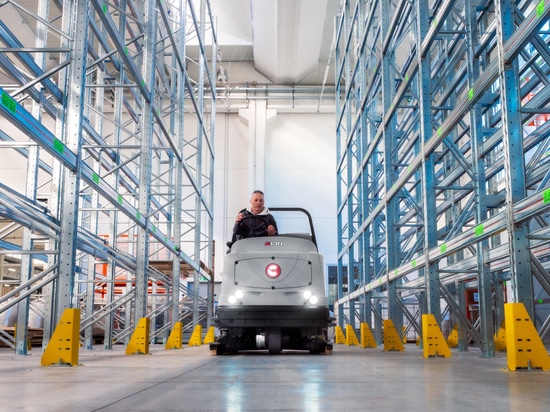 C130: Die leistungsstarke industrielle Aufsitz-Scheuersaugmaschine, die die professionelle Reinigung revolutioniert