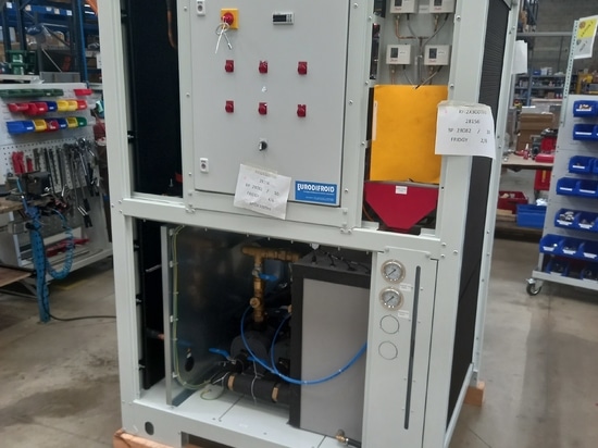 Versand einer RFI 2x300 EURODIFROID-Kühlbox