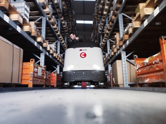 C120: Die industrielle Aufsitz-Scheuersaugmaschine von Comac, entwickelt für alle Reinigungsbedürfnisse