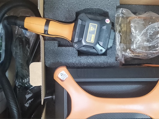 Tragbarer Lasermarkierer nach strengen Werksprüfungen auf dem Weg nach Neuseeland
