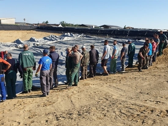 Das engagierte Team hinter der erfolgreichen Installation des 7.500 m³ großen Bagtanks in Ungarn.
