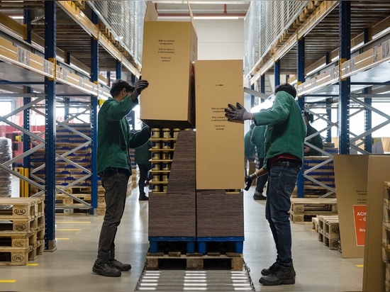 Asymmetrische Displays und empfindliche Kartonagen
