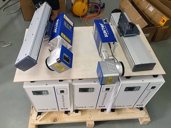 Streng geprüfte UV-Flying-Laserbeschriftungsmaschine an australischen Kunden versandt