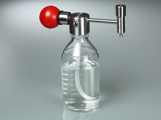 Lösemittelpumpe Mini: kompakt und flexibel – für das präzise Dosieren von Lösemitteln aus Kleingebinden (Bürkle GmbH)