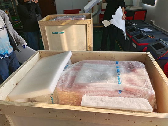Lieferung von hochstabilen 2000-W-4-in-1-Laserschweißgeräten von SUNTOP nach Italien