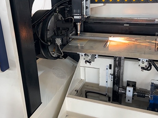 Automatische SUNTOP-Laser-Rohrschneidemaschine erfolgreich nach Italien geliefert