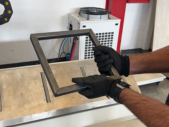 Automatische SUNTOP-Laser-Rohrschneidemaschine erfolgreich nach Italien geliefert