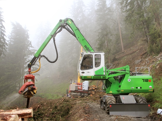 Funktionieren auf einer steilen Steigung: Bauholzlenker in der Kabel Yardingoperation